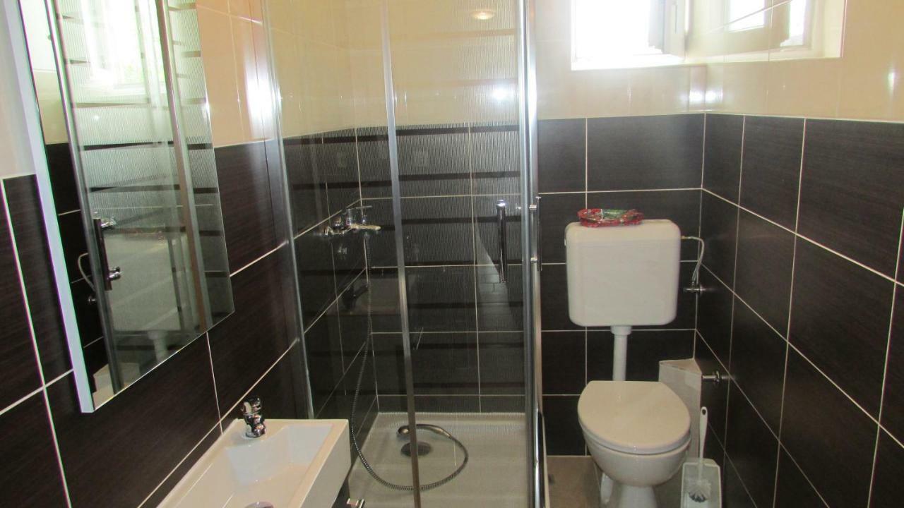 Apartman Franjicic โคเรนนิซา ภายนอก รูปภาพ