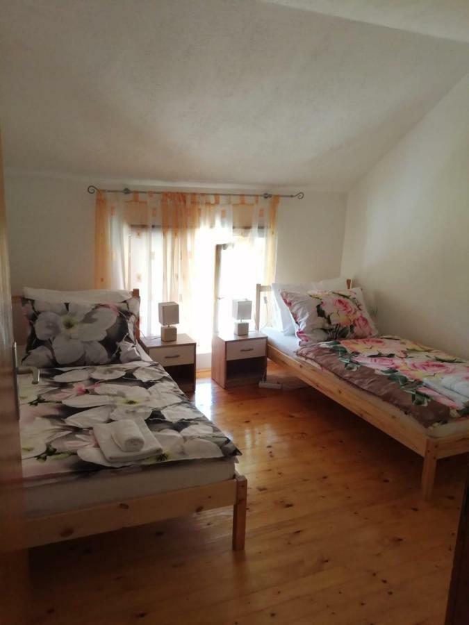 Apartman Franjicic โคเรนนิซา ภายนอก รูปภาพ